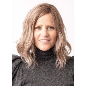 Belle tress “Single origin-E” Wig in color British Milktea New